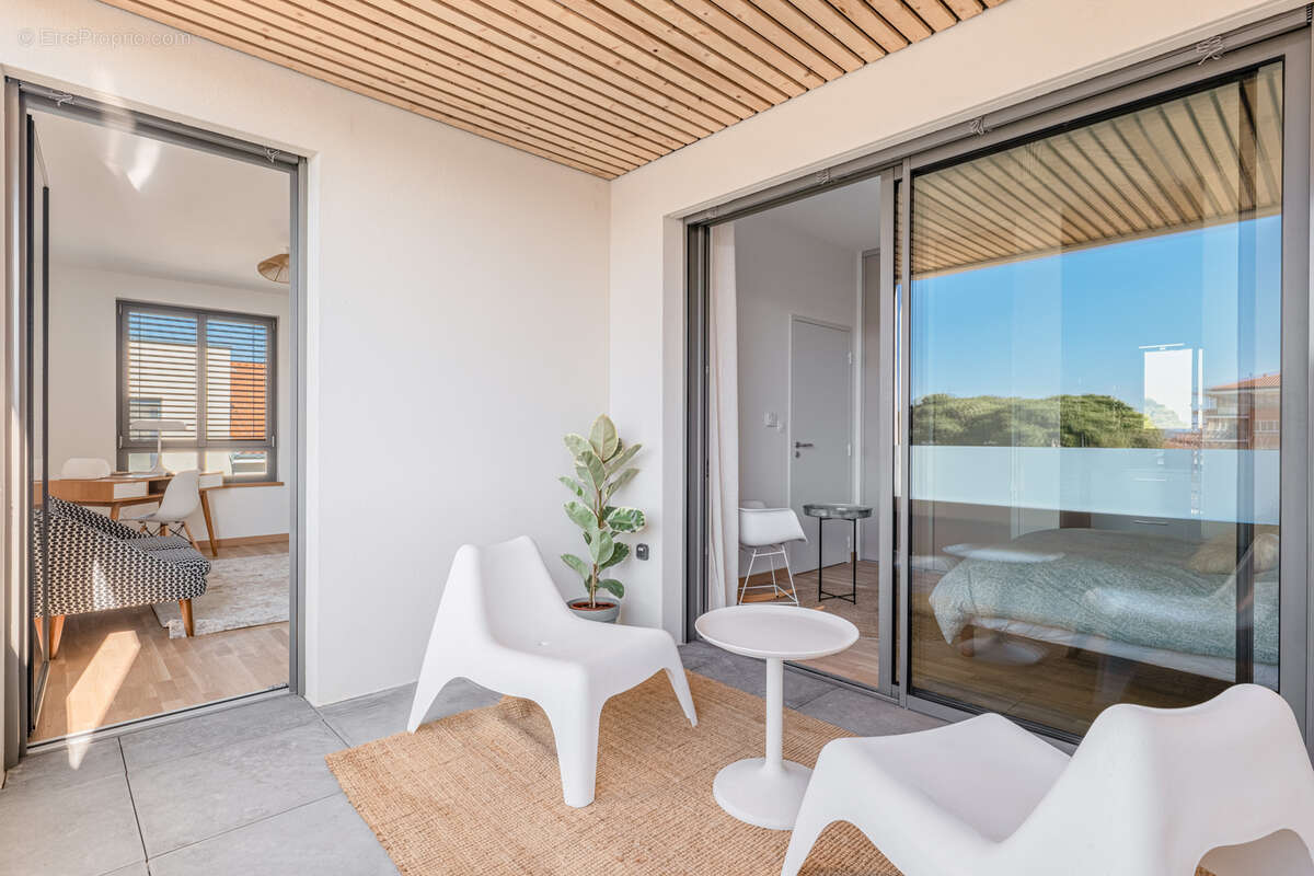 Appartement à LA TOUR-DE-SALVAGNY