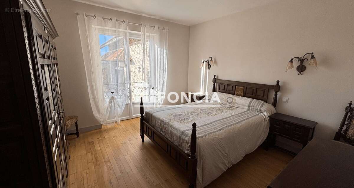 Maison à YVRAC-ET-MALLEYRAND