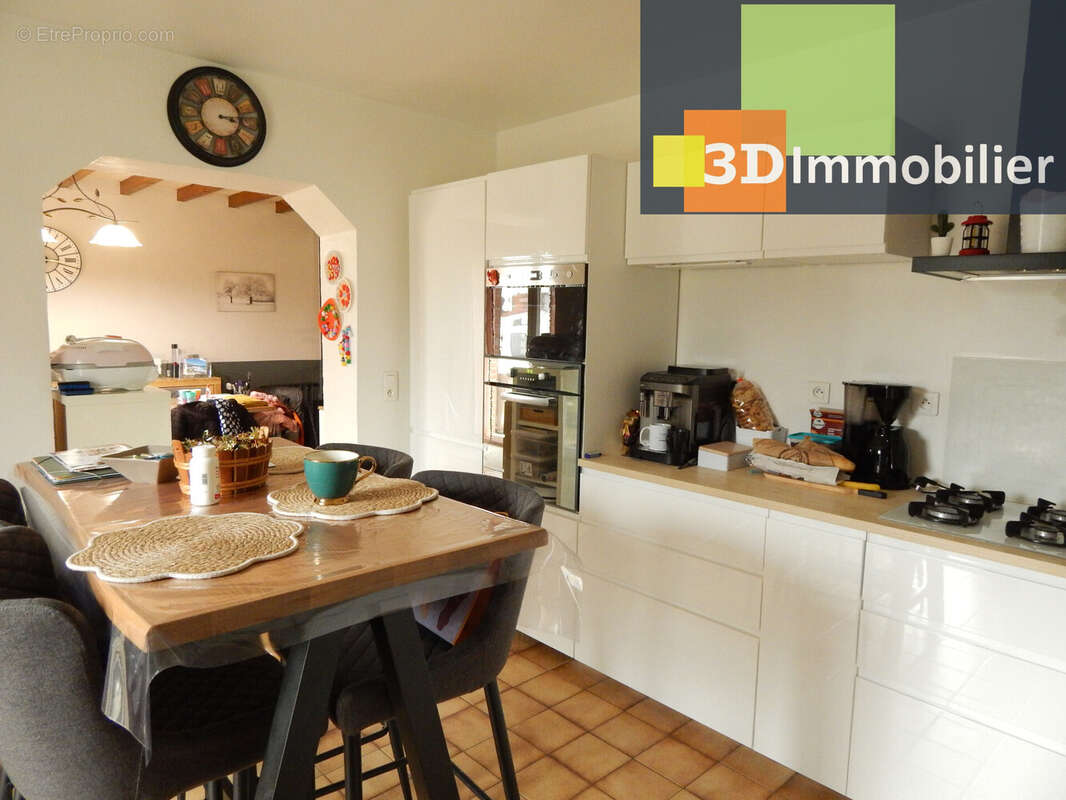 CUISINE AMÉNAGÉE 14 M² - Maison à BLETTERANS