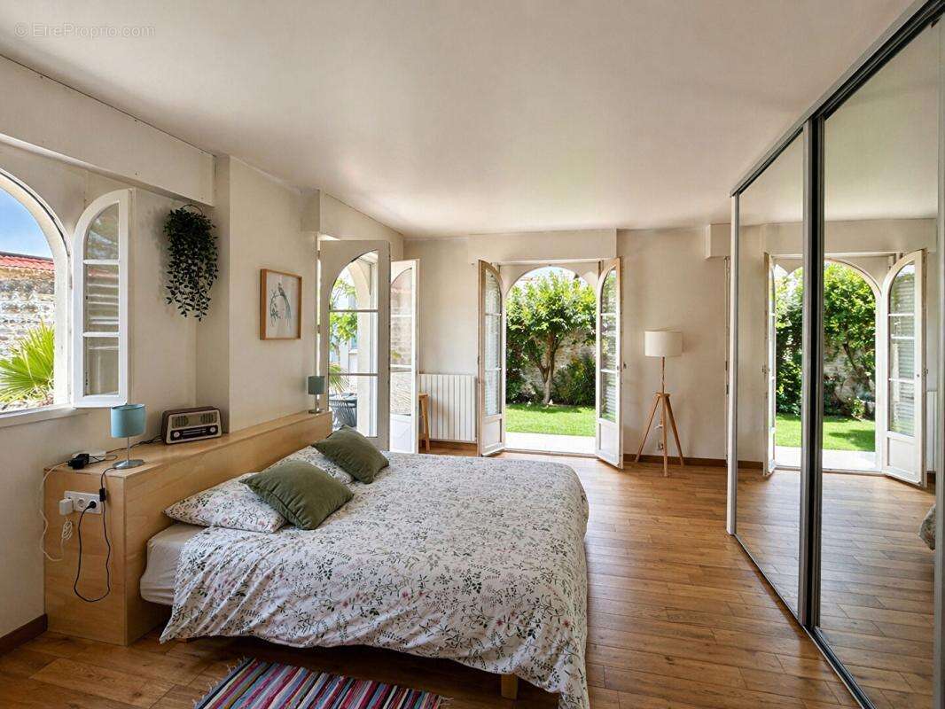 Appartement à LA GARENNE-COLOMBES