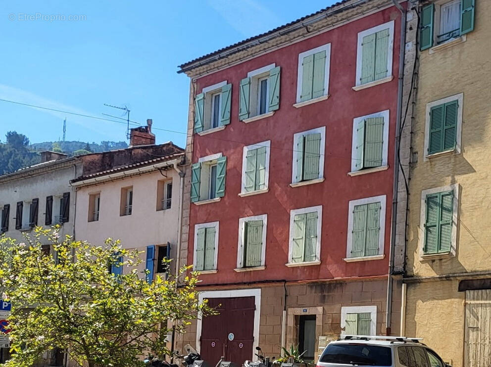 Appartement à SOLLIES-PONT