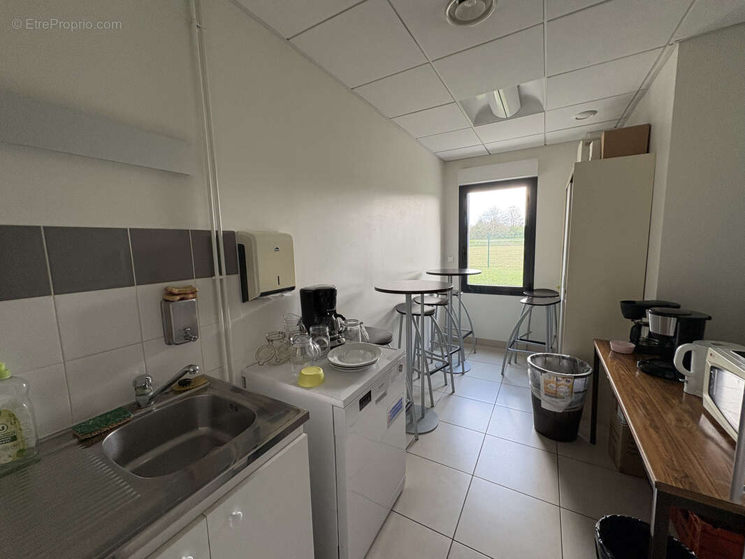 Ensemble de bureaux dans un immeuble tres bon etat - photo 8