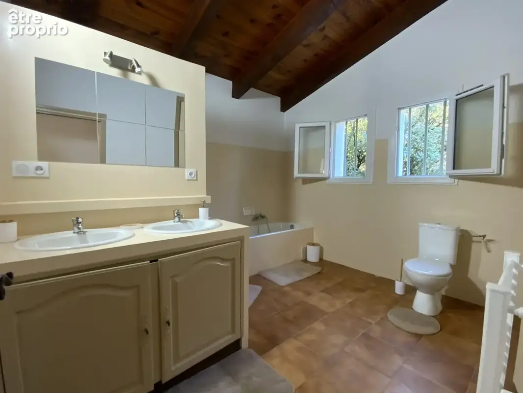 Charmante villa avec vue et terrain arboré. - photo 3
