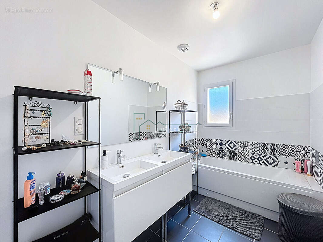 Maison à COMPREIGNAC