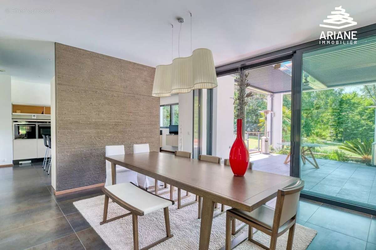 Maison à SAINT-GENIS-LAVAL