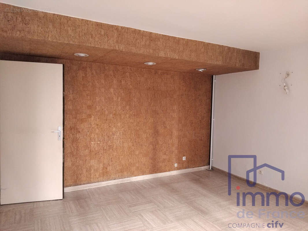 Commerce à VALS-PRES-LE-PUY