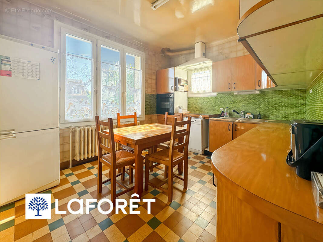 Maison à SAINTE-GENEVIEVE-DES-BOIS