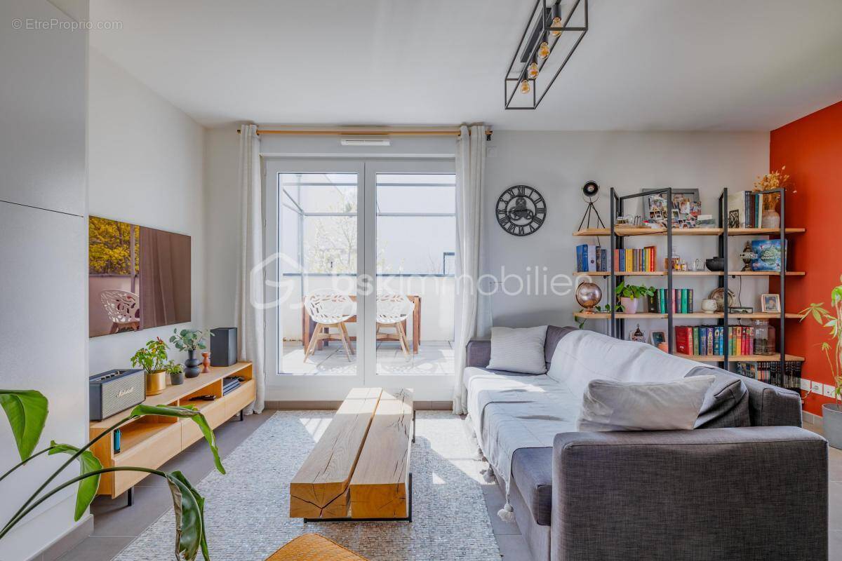 Appartement à MEYZIEU