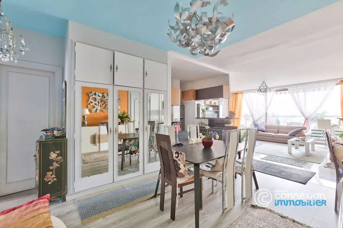 Appartement à PARIS-16E