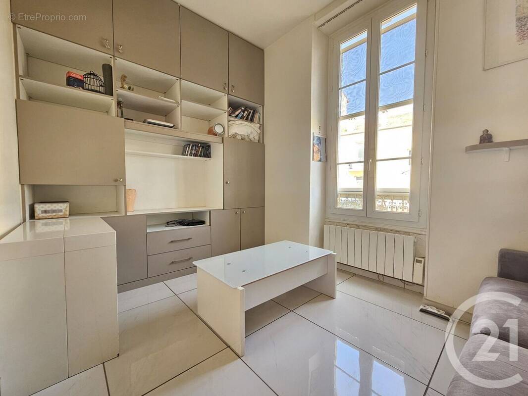Appartement à SAINT-LAURENT-DU-VAR