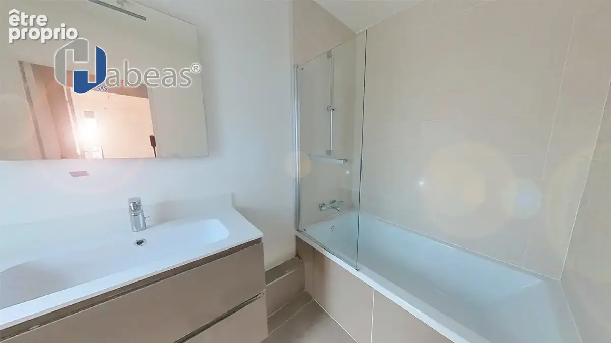 Attique d'Exception : T5 de 108.15 m² avec Terrasse Plein Ciel de 65.80m², Parking et cave - photo 12