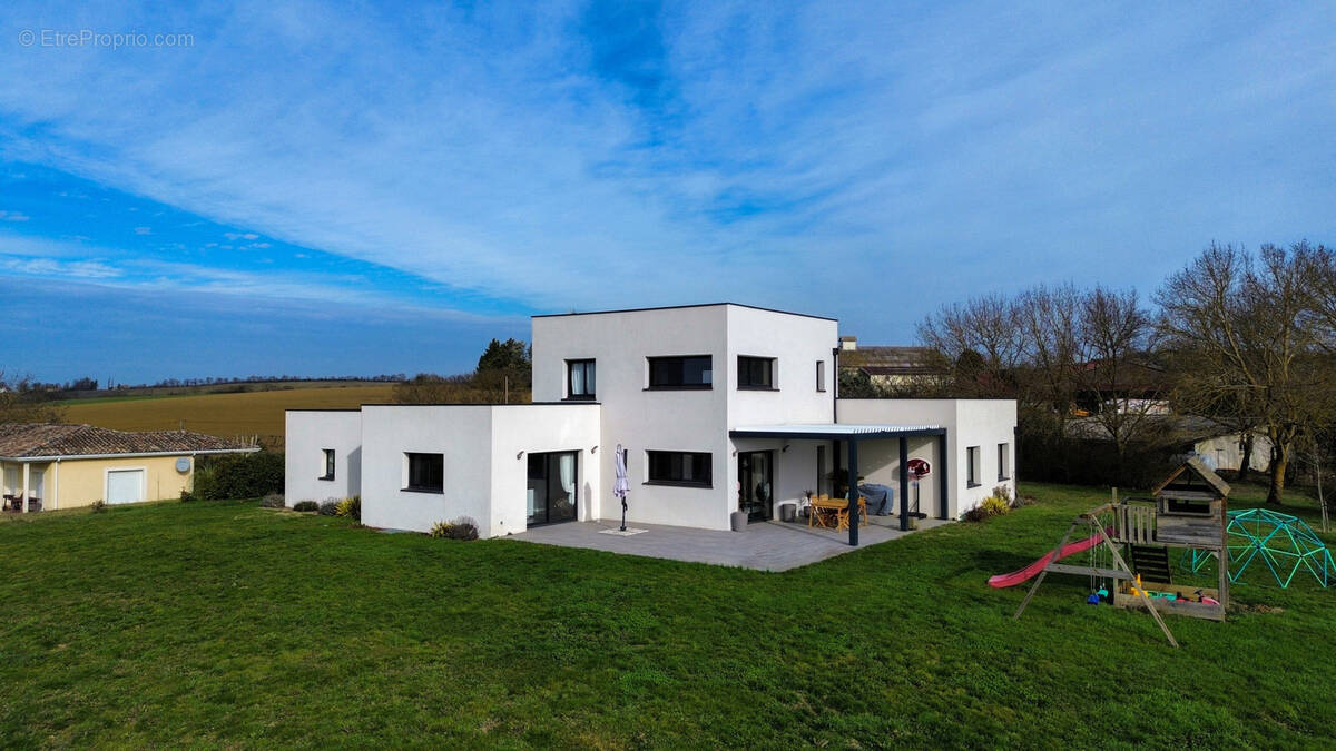 Maison à MAUVEZIN