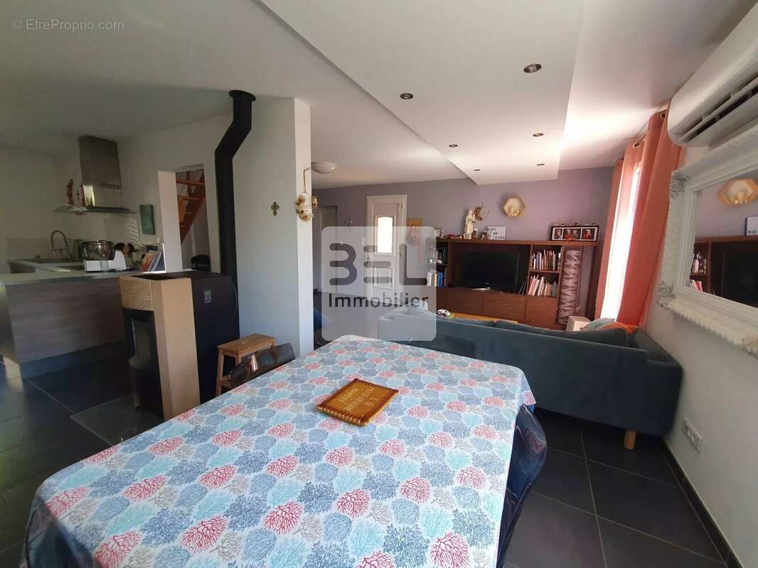 Maison à LAUDUN-L'ARDOISE