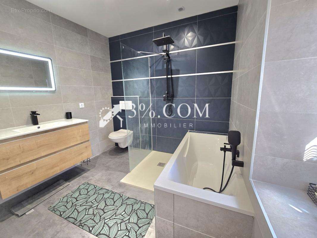 Maison en pierre rénovée de 85m2 avec petit jardin - photo 9