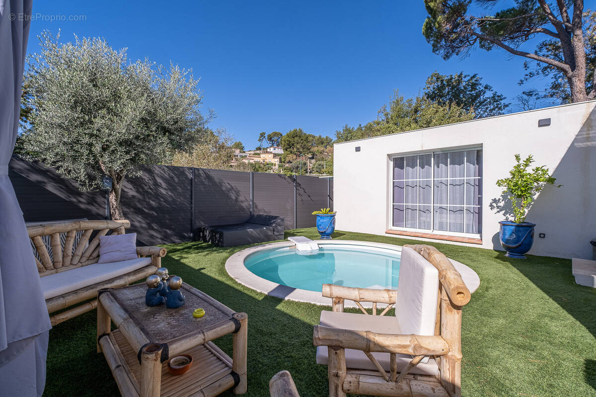 Maison à ROQUEVAIRE