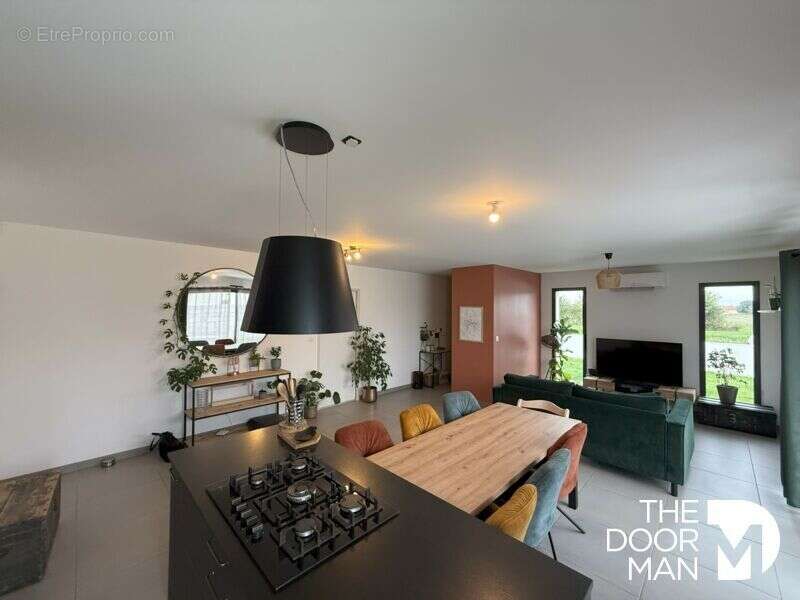 Maison à SAINTE-RADEGONDE-DES-NOYERS