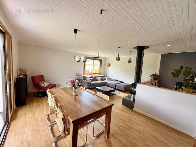 Maison à PREVESSIN-MOENS