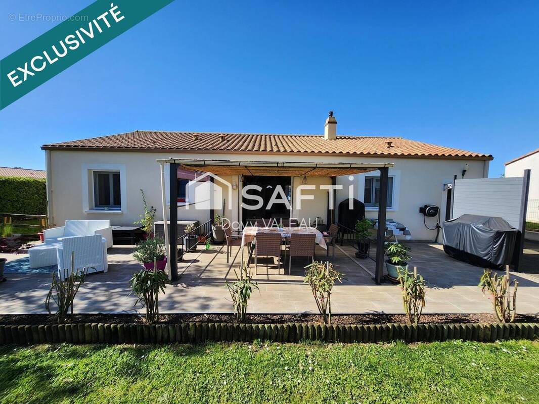 Photo 1 - Maison à BAZOGES-EN-PAREDS