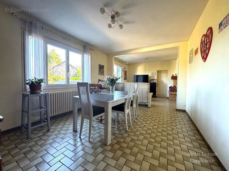 Maison de plain-pied 105 m² + double garage – env. 155 m² utiles – terrain 1 533 m² – proche commodités - photo 3
