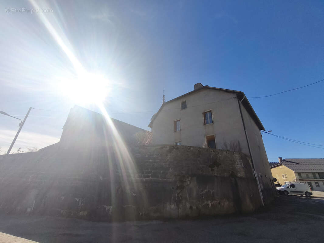 Appartement à BRENOD
