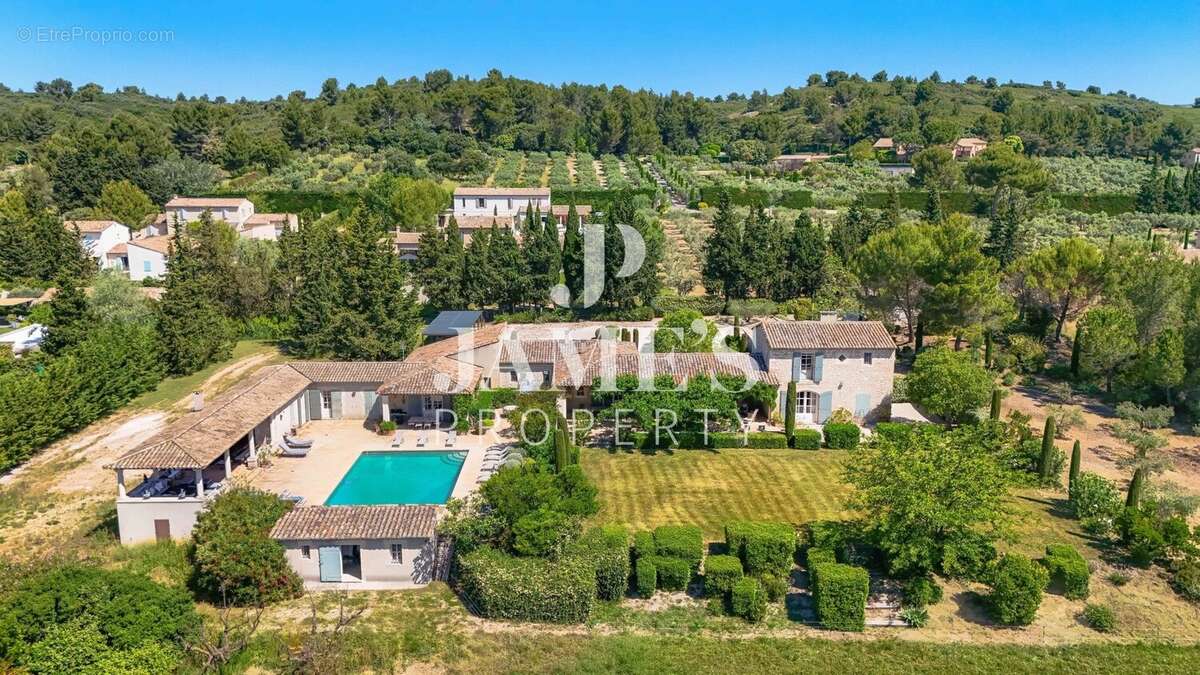 Maison 349 m² à Paradou  - photo 3