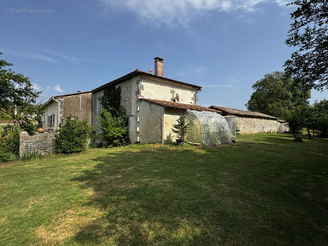 Maison à CHALLIGNAC