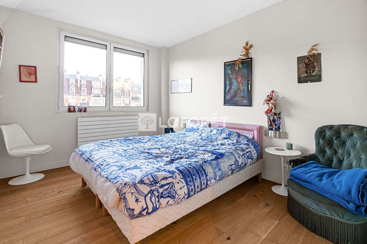 Appartement à PARIS-16E