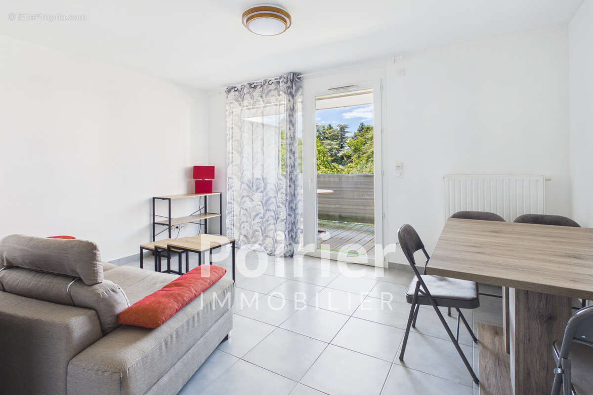 T2 entièrement rénové avec grande terrasse et garage - photo 2