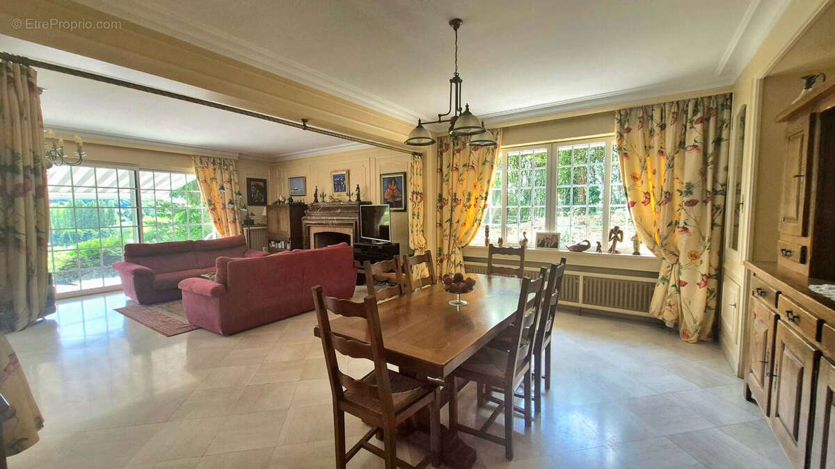 MONTIVILLIERS - Maison familiale 240 m² - 6 chambres - Terrain 3 500 m² - Vue dégagée - photo 8