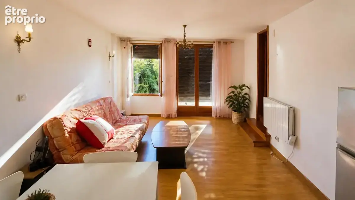 Maison de 8 pièces de 180 m² divisée en 4 appartements - photo 3