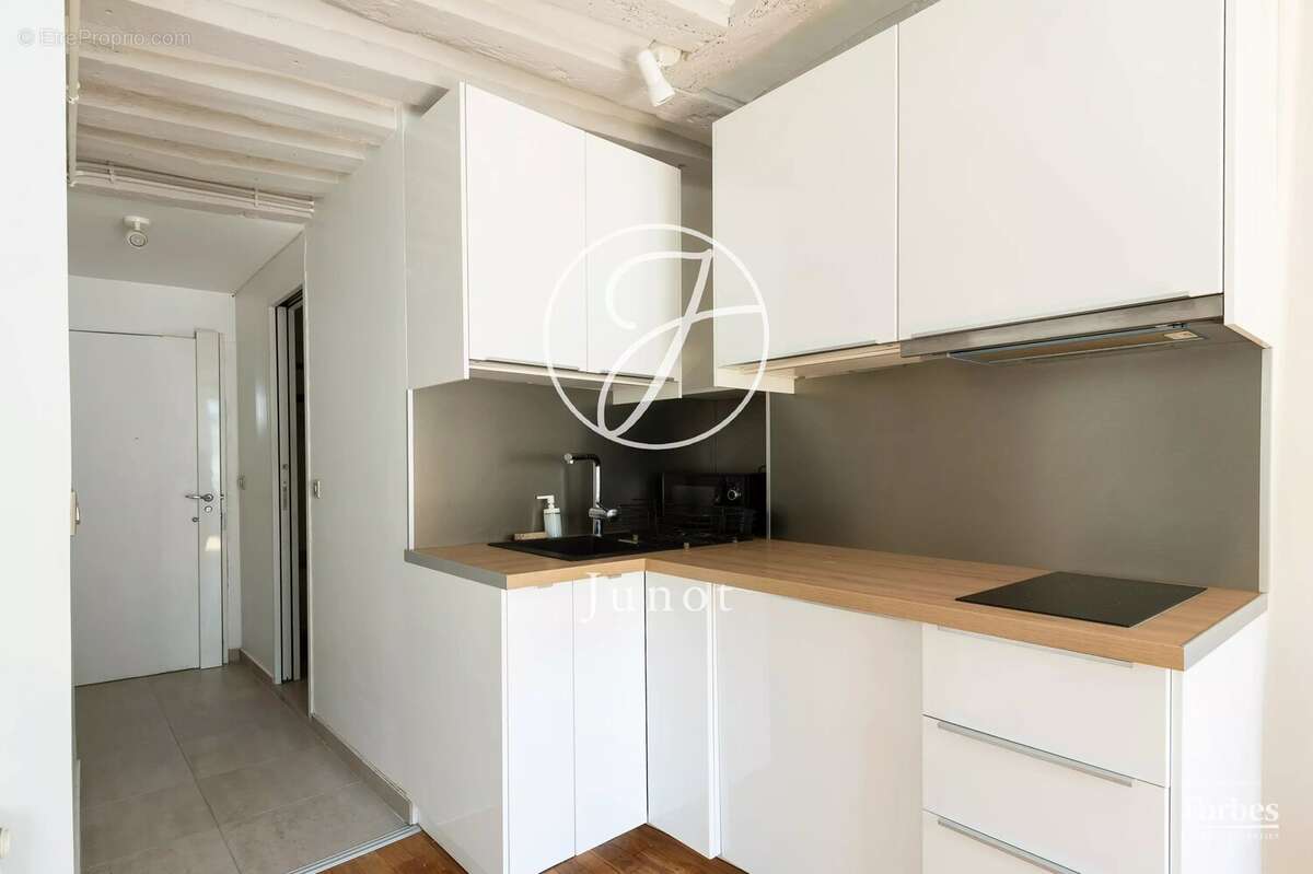 Appartement à PARIS-3E
