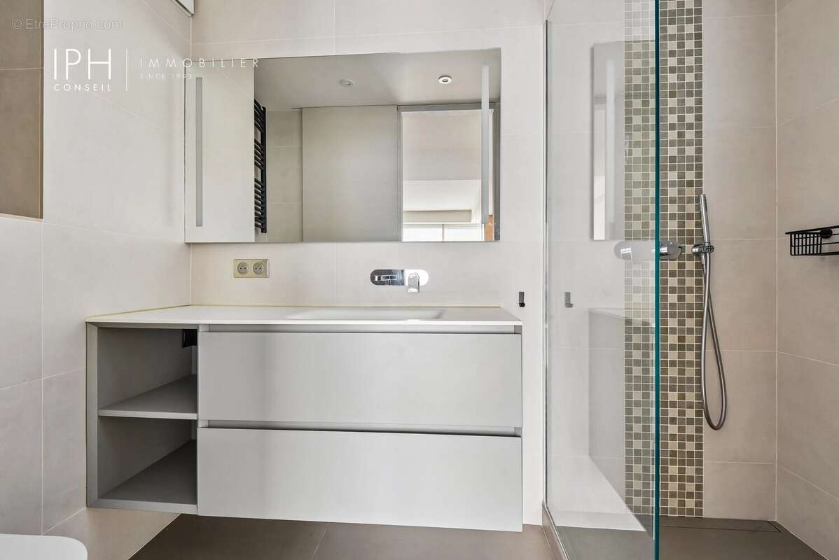 Appartement rénové, lumineux et proche commodités - photo 12