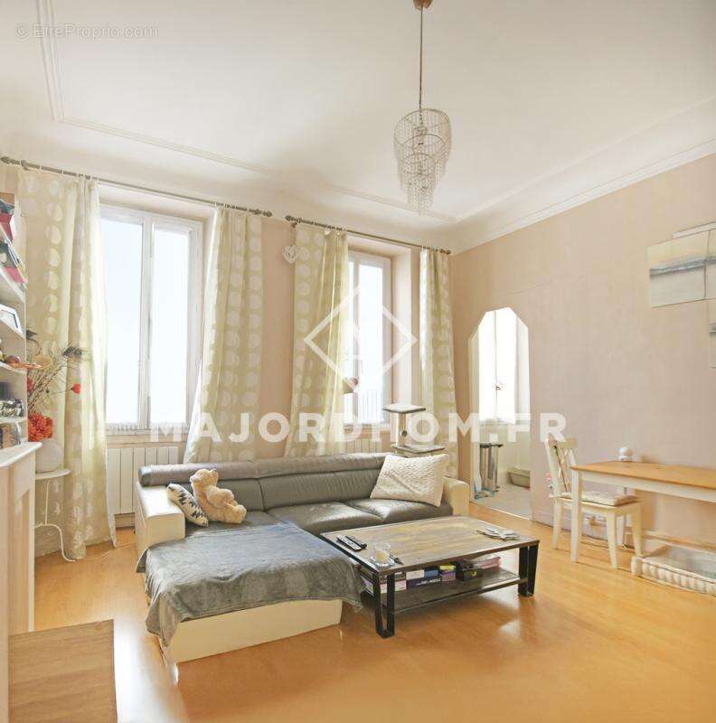 Appartement à MARSEILLE-5E