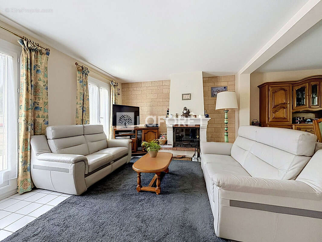 Laforêt Luzarches propose - Maison Villaines Sous Bois 6 pièce(s) 121.91 m2 - photo 3