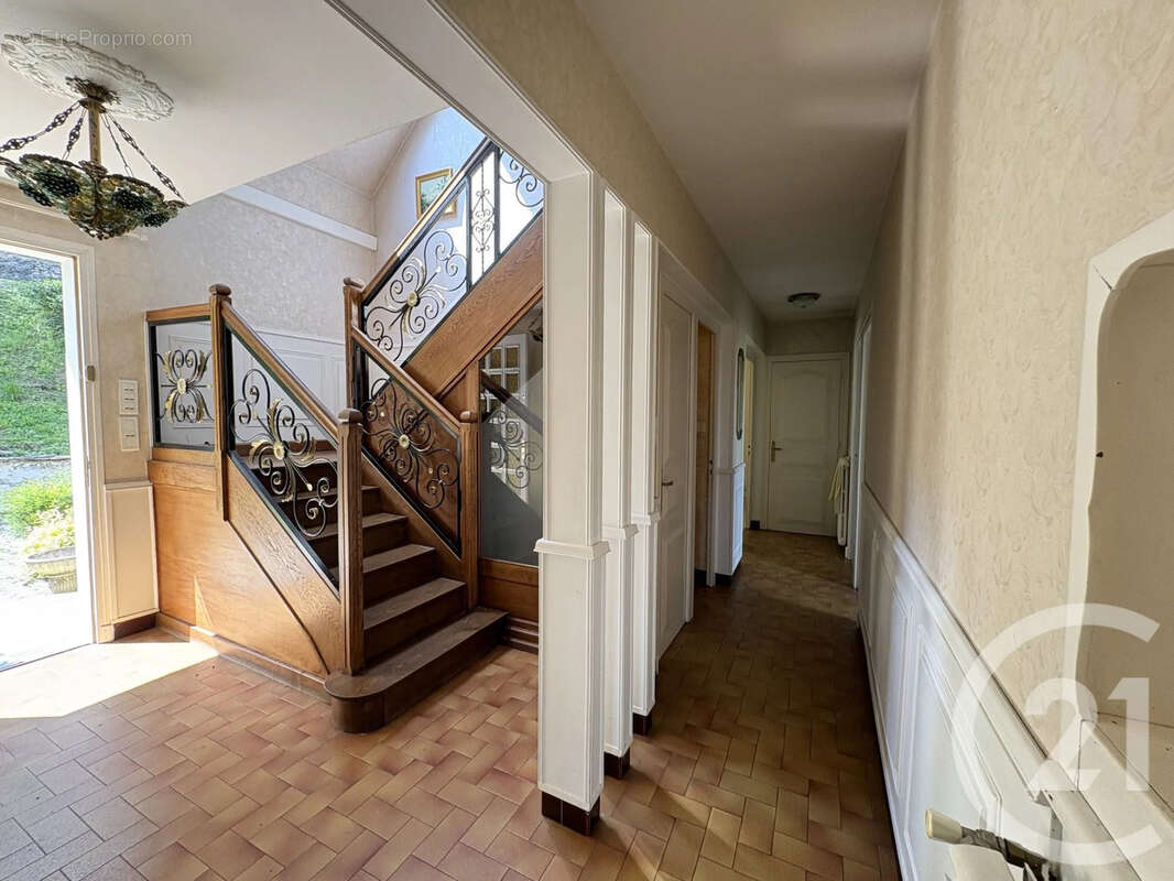 Maison 200 m² à Chimilin  - photo 13