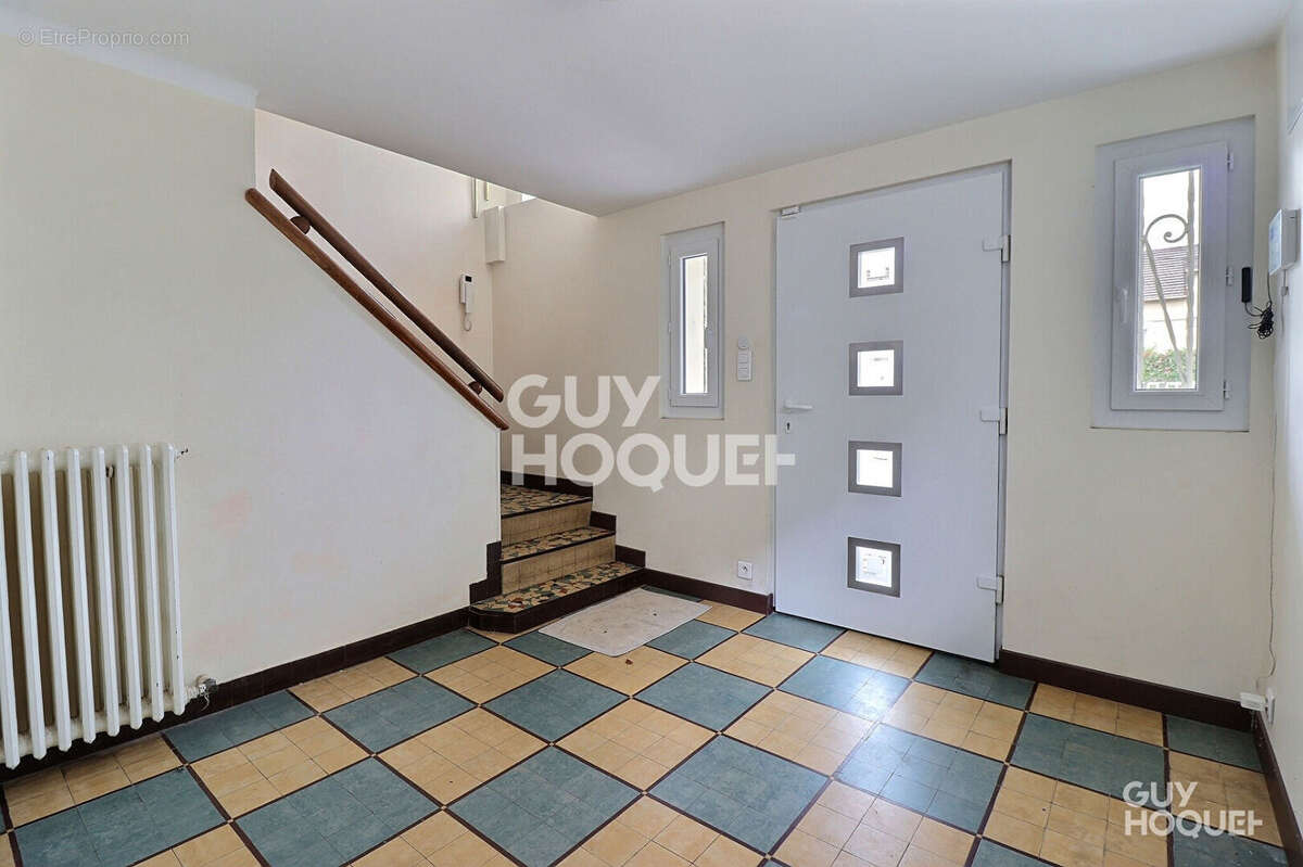 Maison à SAINTE-GENEVIEVE-DES-BOIS