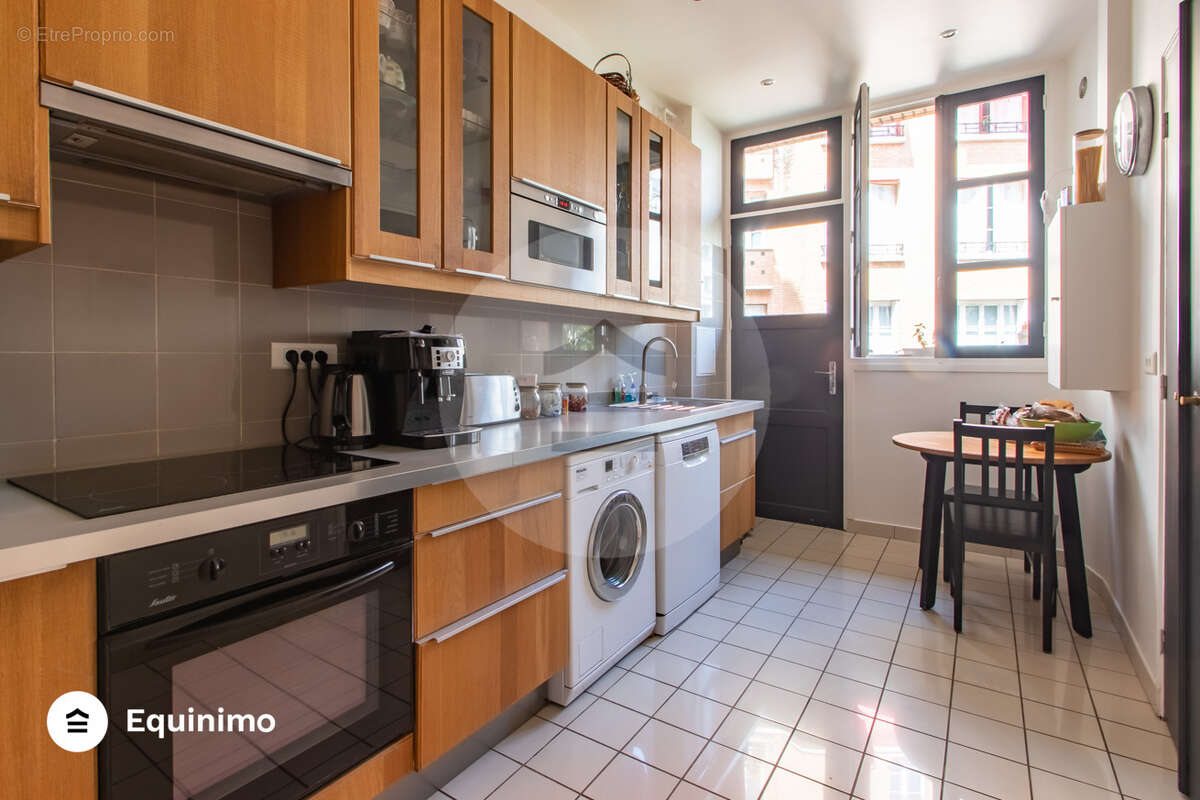 Appartement à PARIS-16E