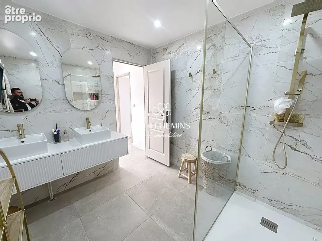 Villa 6 pièces - 140 m2 entièrement rénovée - photo 15