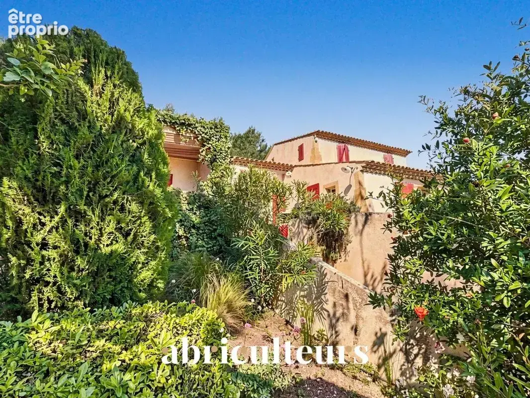 Splendide villa de 296 m² avec piscine, sauna, spa, terrain de 1,2 ha et vue exceptionnelle à Rognes (13840) - photo 7