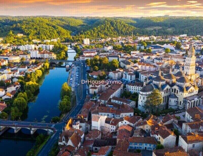 Commerce à PERIGUEUX