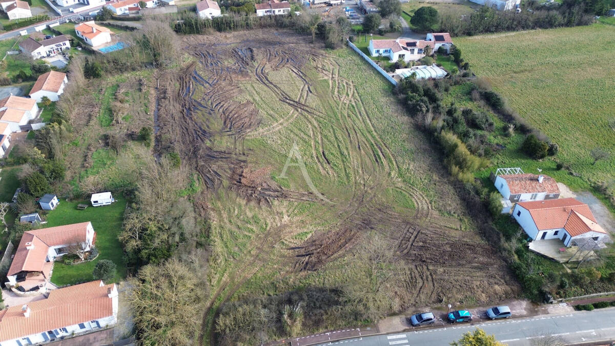 Terrain à LE FENOUILLER