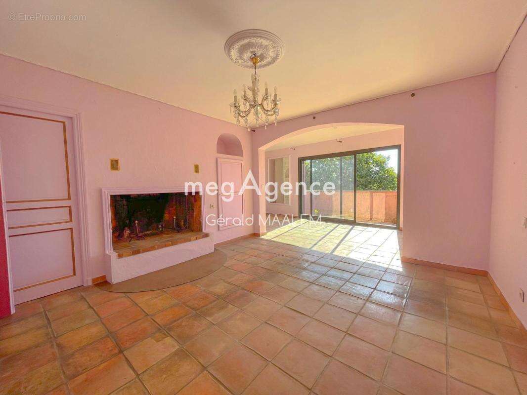 Maison de Maître de 231m² avec garage et terrasse à Cogolin - photo 7