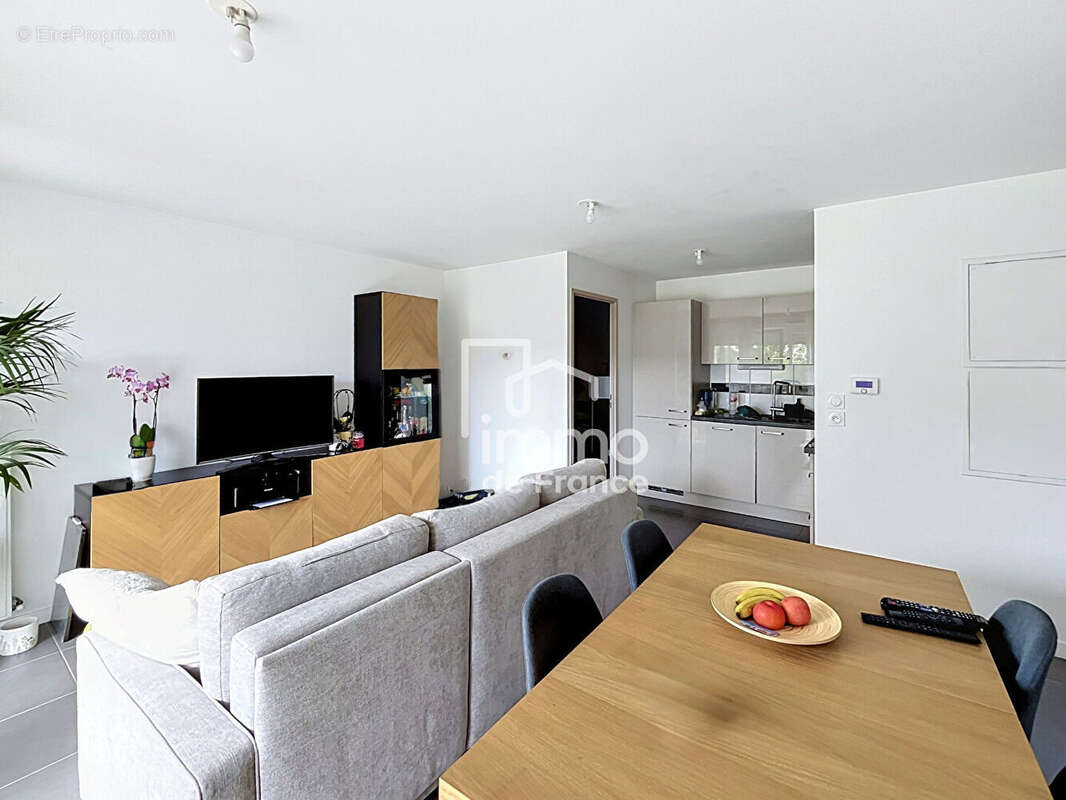 Appartement Chevrier T3 de 67 m2 avec terrasse vue nature et trois parkings. - photo 4