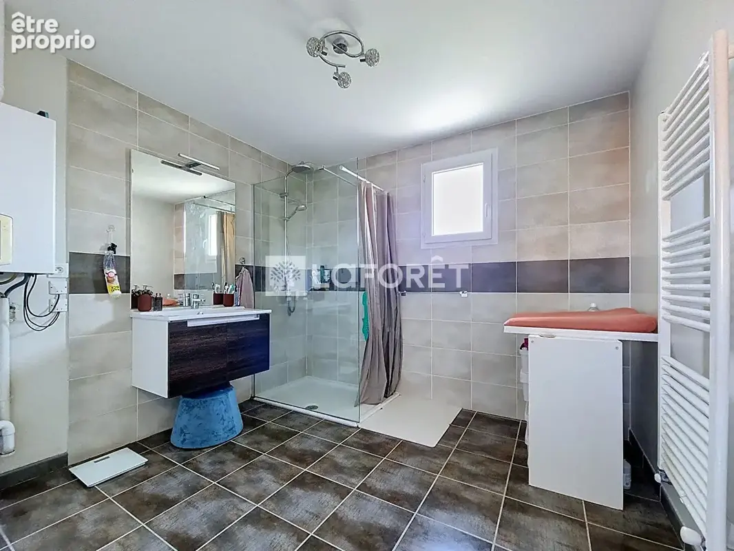 Civrieux, Maison moderne de 3 chambres avec jardin et garage - photo 9