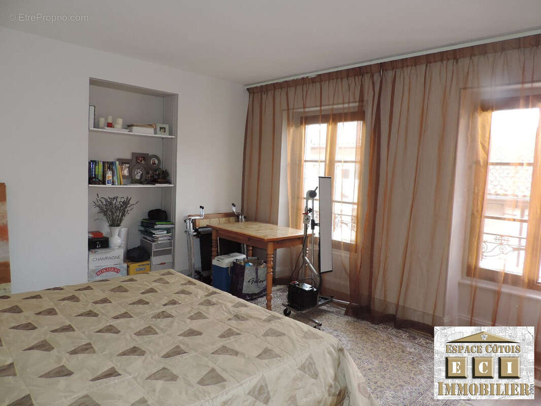 Appartement 80 m² à La Cote-Saint-Andre  - photo 8