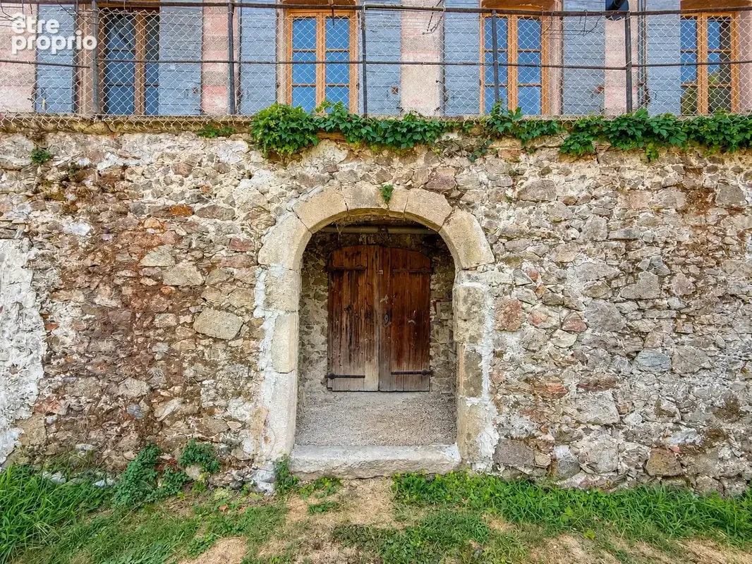 Propriété historique 312 m2 élevée sur caves voûtées, garage et plus de 1 000 m2 de terrain - photo 24