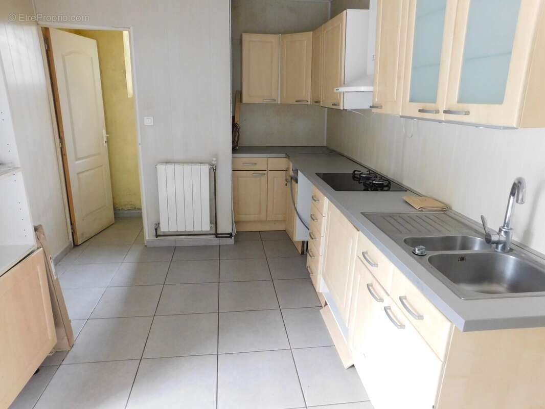 Maison à CLEDEN-POHER