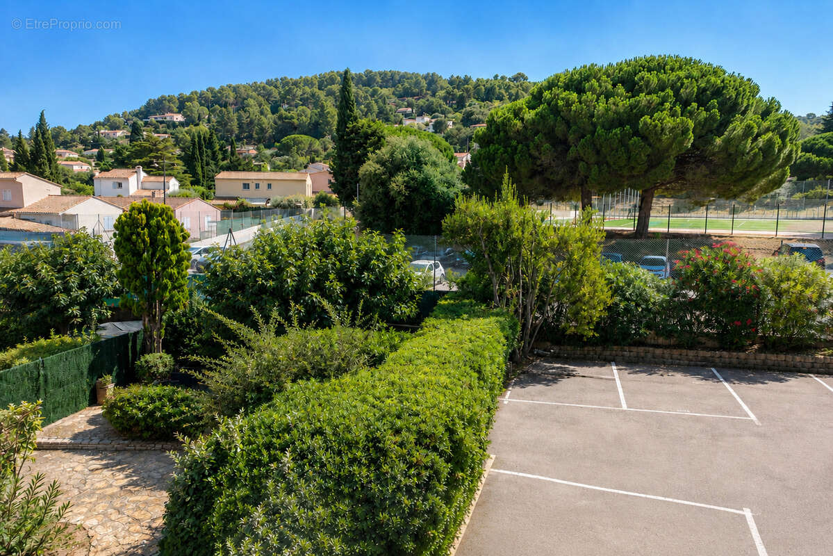 LE BEAUSSET CENTRE   L’esprit maison : 3 chambres, terrasse, jardinet & parking - photo 17