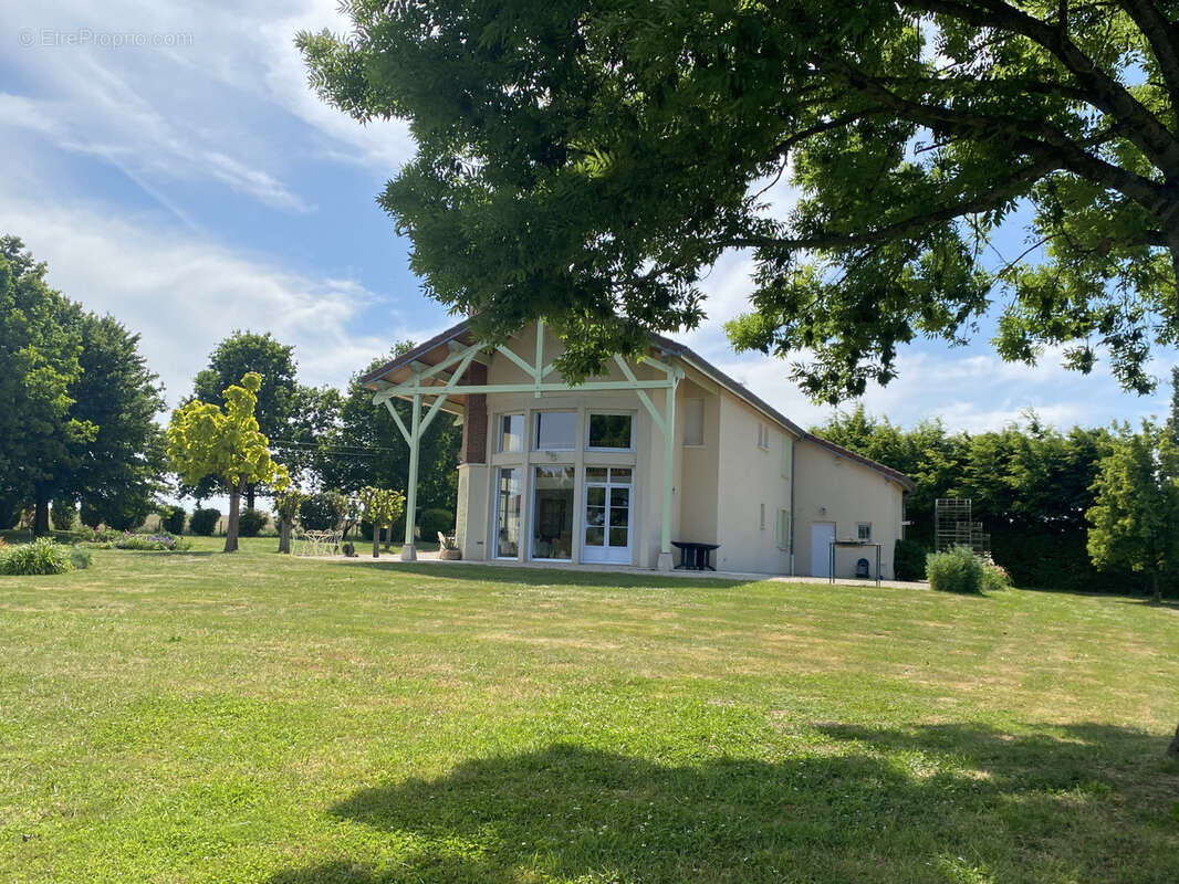 Maison à GIFFAUMONT-CHAMPAUBERT