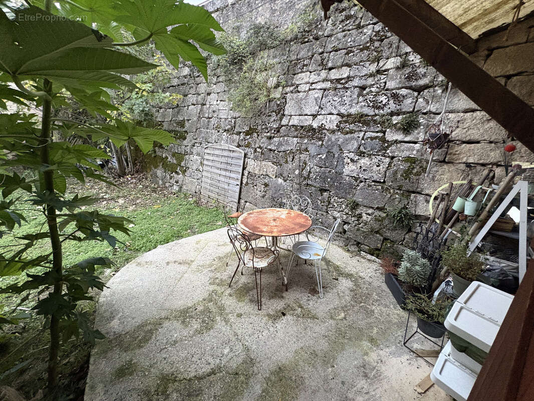 Appartement à PUY-L'EVEQUE